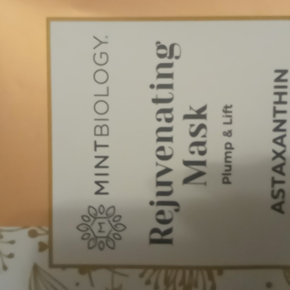 Mintbiology Rejuvenating Mask plump & Lift 8 Infused Sheet Mask - Picture 3 of 5